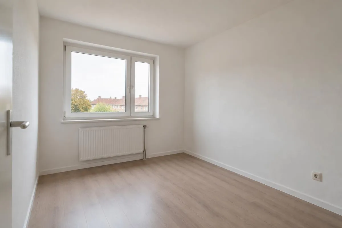 Slaapkamer met sausklaar gestucte wanden